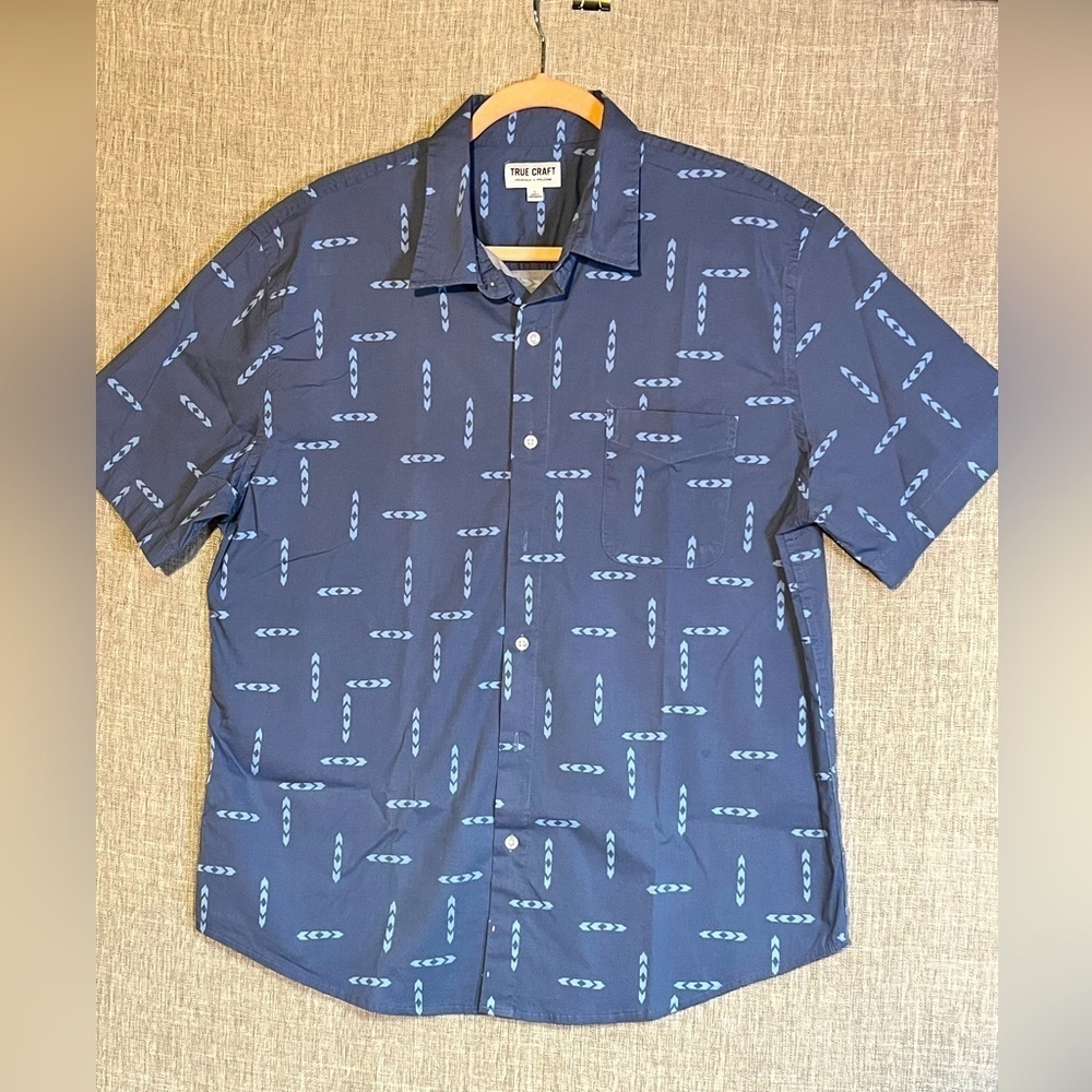 TRUE CRAFT Men’s blue‎ graphic print short sleeve shirt size L.